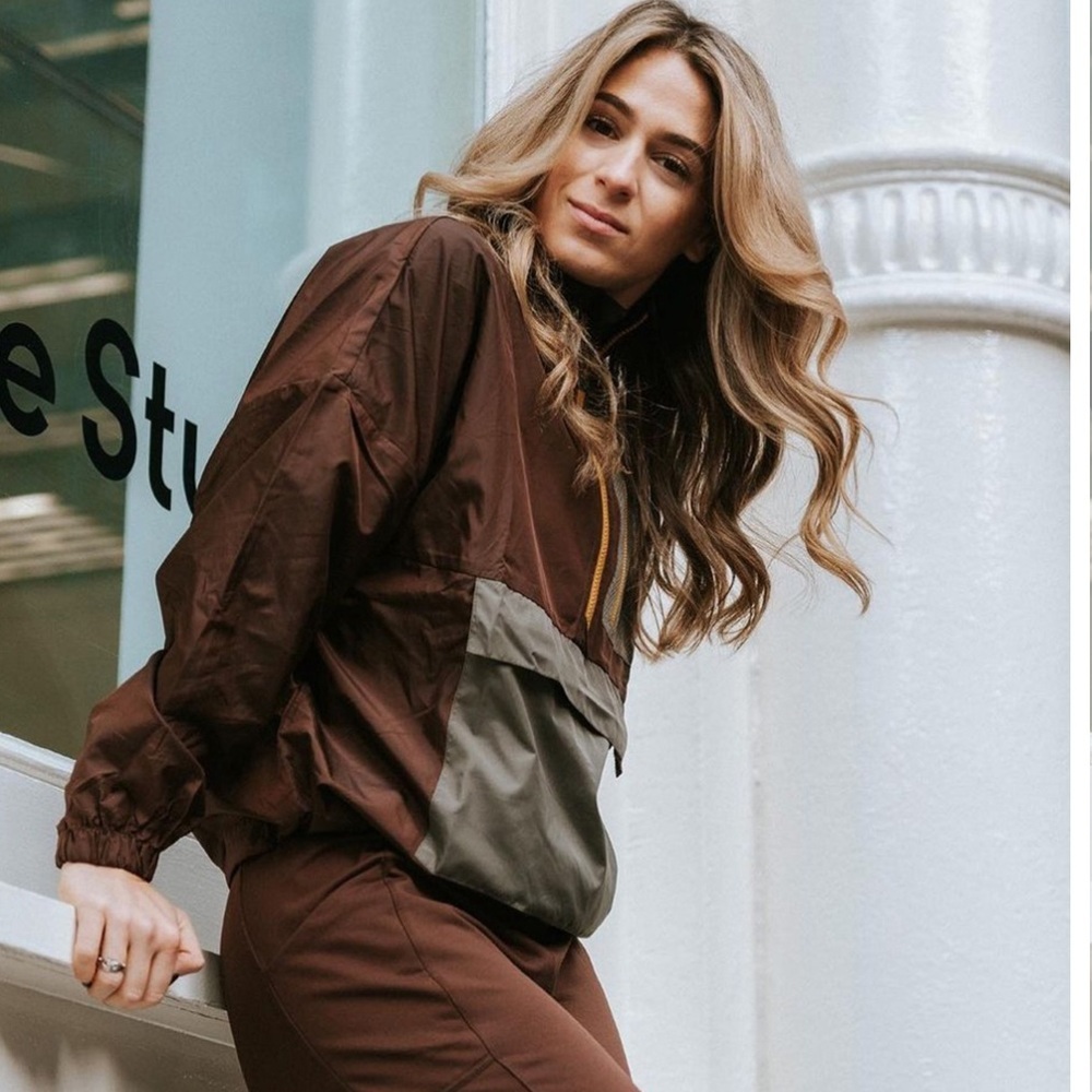 Fabletics || NWT Shawn Cropped Half-Zip Jacket (S) - Picture 4 of 9
